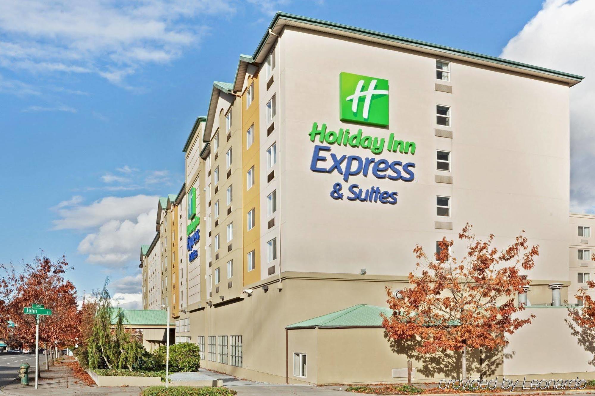 Holiday Inn Express & Suites Seattle - City Center Exterior photo